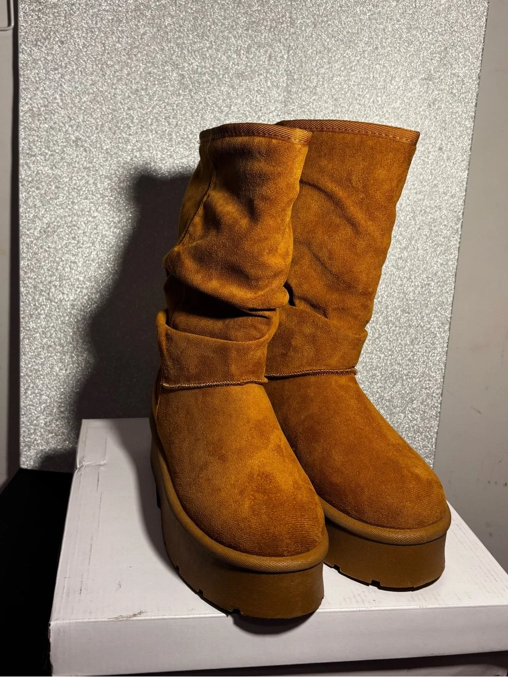 BRAND NEW Brown Winter Boots With Platformed Bottoms🤎perfect for cold weather!